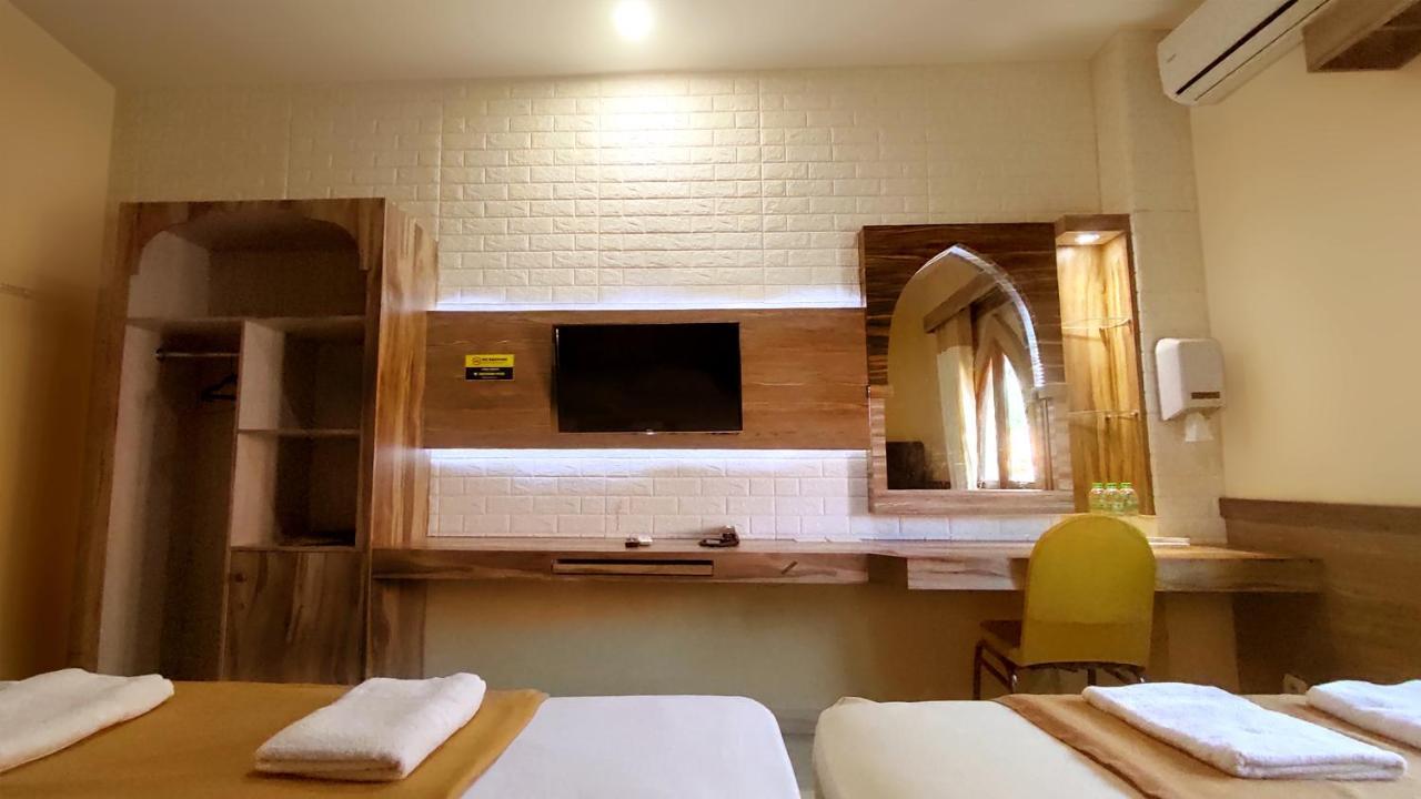 Hotel Syariah Larismanis Semarang Exterior foto